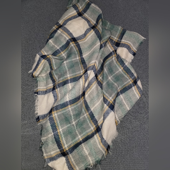 Scarf - Picture 1 of 3